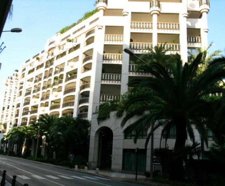 DUE POSTI AUTO DISPONIBILI PER LA VENDITA - MONTE CARLO PALACE