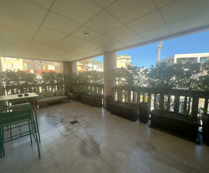 GOLDEN SQUARE : OFFICE WITH BEAUTIFUL SERVICES !