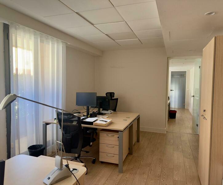 GOLDEN SQUARE : OFFICE WITH BEAUTIFUL SERVICES !