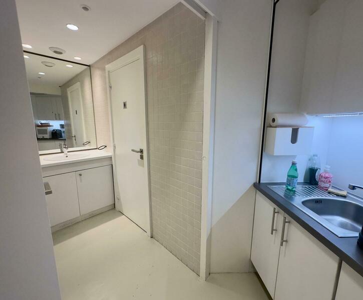 GOLDEN SQUARE : OFFICE WITH BEAUTIFUL SERVICES !