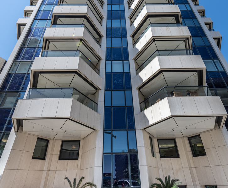 MANY LUXURY OFFICES
