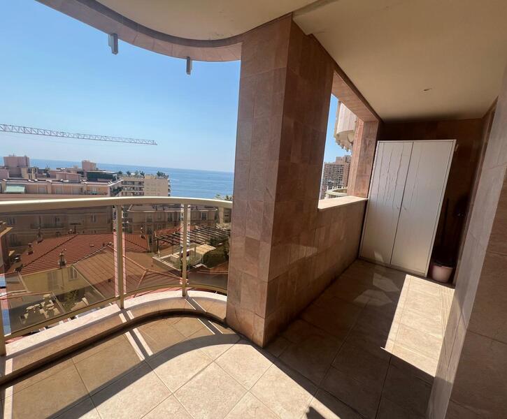 EXCLUSIVITÉ! SPACIEUX STUDIO AVEC VUE MER DÉGAGÉE
