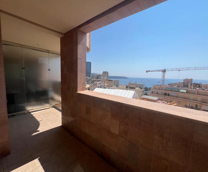 EXCLUSIVITÉ! SPACIEUX STUDIO AVEC VUE MER DÉGAGÉE