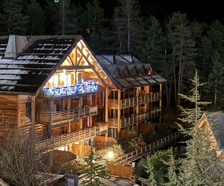 MAGNIFICENT APARTMENT IN ONE OF THE MOST BEAUTIFUL "CHALET" RESIDENCES IN THE RESORT OF AURON