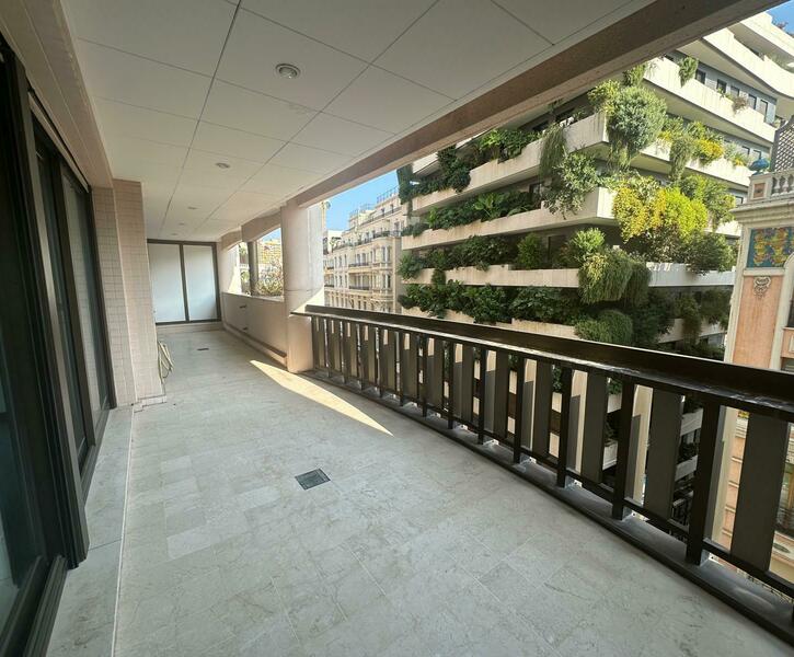 SOUS OFFRE - SPACIEUX BUREAU DISPONIBLE A LA LOCATION - MONTE CARLO PALACE