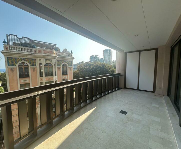 SOUS OFFRE - SPACIEUX BUREAU DISPONIBLE A LA LOCATION - MONTE CARLO PALACE